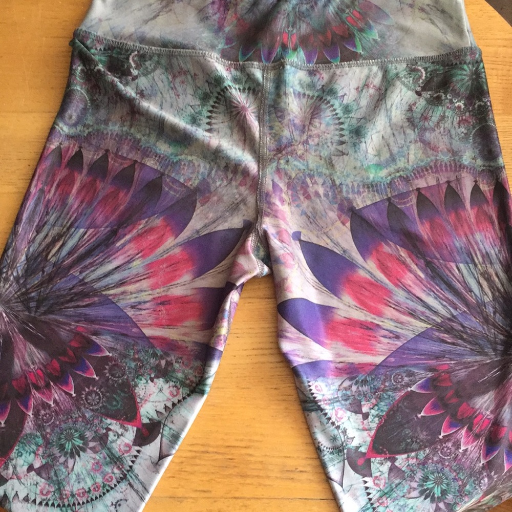 Workout bundle! One bra, one shorts, two pants - Picture 6 of 8